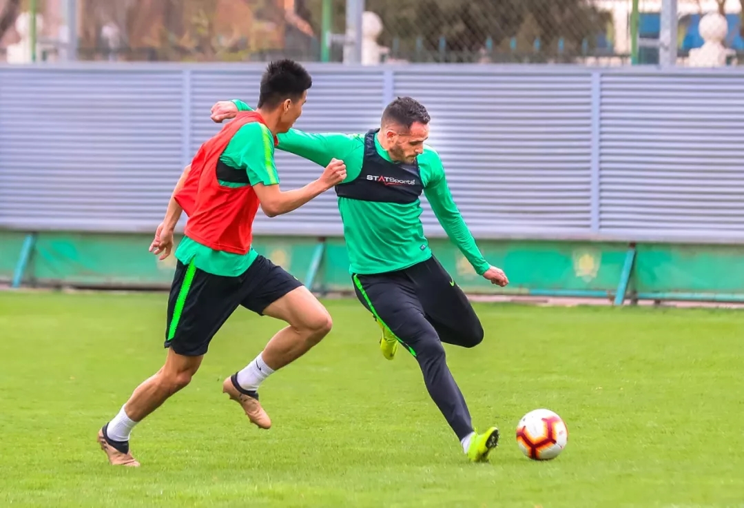 关于雷恩发布备战花絮，今夜完成体检，美洲杯任务艰巨，球探报告显示潜力的信息