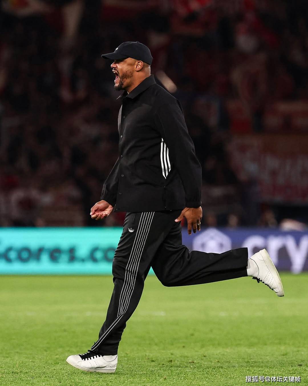 关于今夜拜仁慕尼黑主帅复盘——欧冠节点到来；态度坚定；赛季目标并未改变的信息